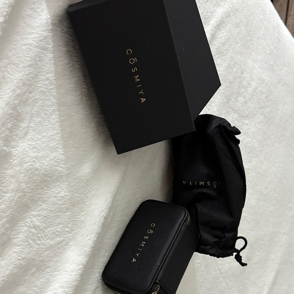 Cosmiya Black Jewelry Case with Gold Accents - Picture 5 of 5